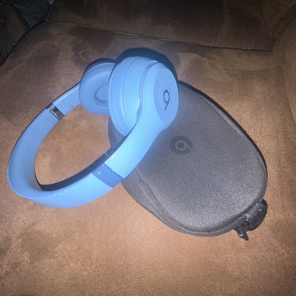 They used the color is coming off a little bit because I used them. They work on